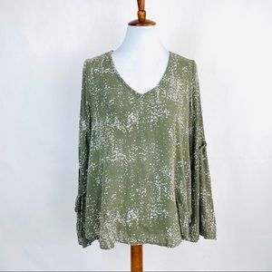 A.n.a A New Approach green and white top medium
